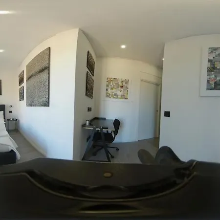 In An Art Gallery דירה
